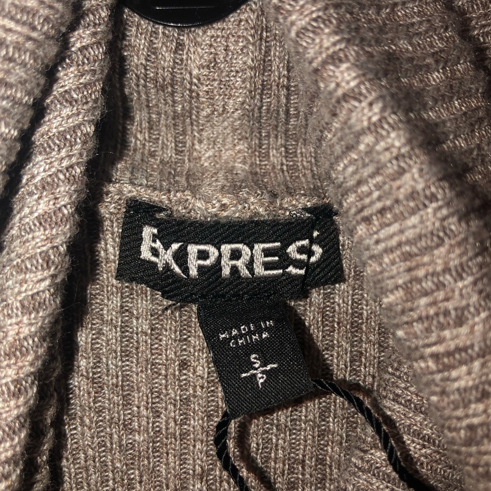 Express Ribbed Turtle Neck - Picture 2 of 2